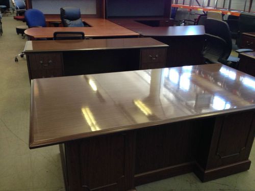 **traditional style executive set desk &amp; credenza by hon office furniture** for sale