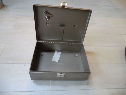 metal cash box with lock and 2 keys