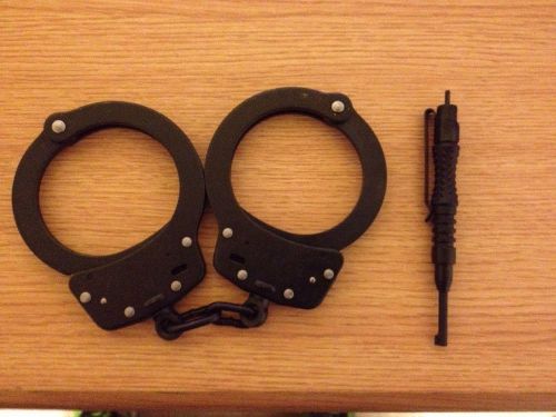 Smith and Wesson Model 100-1 Handcuffs