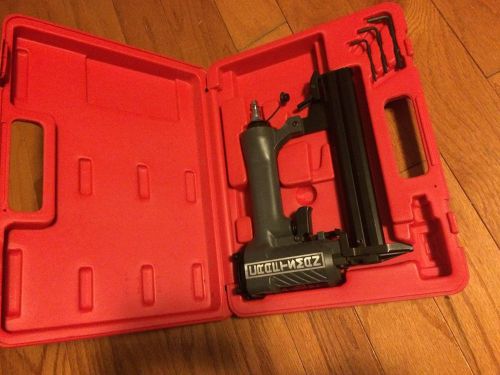 Sears Craftsman 1/4&#034; crown stapler Oil less 18 Gauge 351-18306 with case