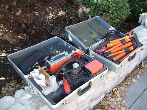 METROTECH 810 PIPE LOCATOR WITH CASE AND EXTRA STAND