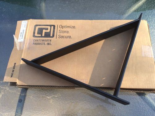 CPI CHATSWORTH 11312-712 BLACK ALUMINUM CABLE RUNWAY TRIANGLE SUPPORT BRACKET