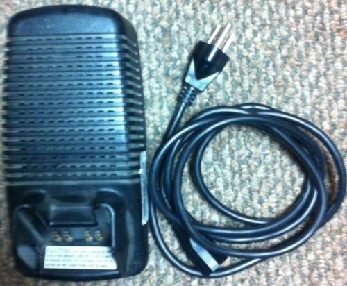 ONE MOTOROLA MODEL AA16740 KIT No.NTN7209A BATTERY CHARGER AND POWER CORD