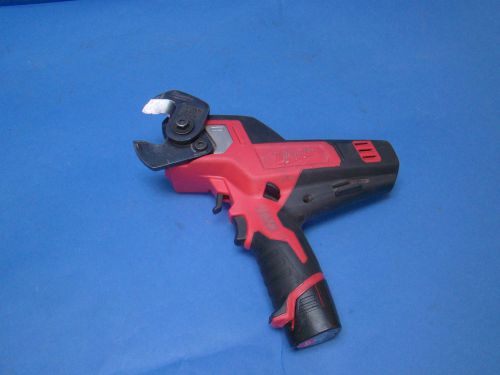MILWAUKEE 2472-20 600 mcm CABLE CUTTER WITH MILWAUKEE 12 volt BATTERY 48-11-2401