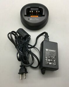 Motorola MagOne Radio Charger PMLN5041A Base with AC Adapter WORKING F10