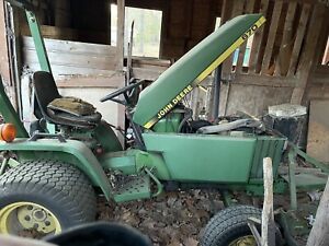 John Deere 670 tractor with Implements