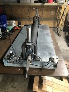 Highway Handyman 48 Hand Squeeze Roll Applicator (HSRA-48) Pneumatic roller lif