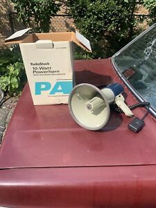 RADIO SHACK 10 WATT HANDHELD  POWERHORN with Detachable Microphone 32-2038A