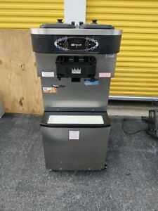 (2012 )TAYLOR C716-33 ICE CREAM SOFT SERVE  FROZEN YOGURT MACHINE