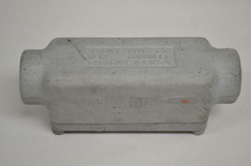 NEW CROUSE HINDS OEC 2 CONDUIT BODY OUTLET CAST IRON 3/4IN NPT D201386