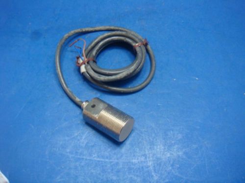 NEW OMRON TL-X10Y1 Proximity Switch 45-260 VAC New OLD STOCK