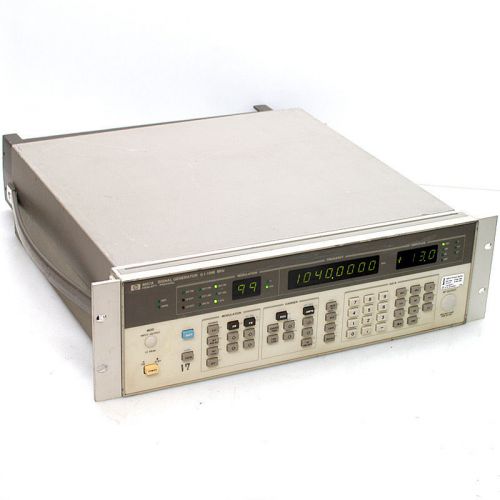 HP 8657A Signal Generator 100kHz to 1.04GHz Opt.002 Rack Mount Scratched Front