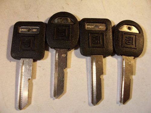 4 KEYS  GM NOS A &amp; B   BRIGGS &amp; STRATTON WITH KNOCK OUT   KEY BLANK   UNCUT