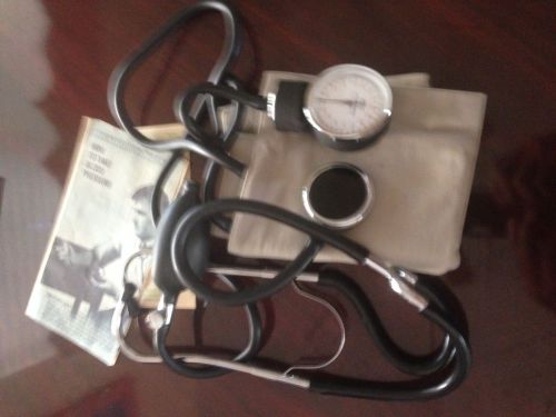 PVC Sphygmomanometer  Aneroid Blood Pressure Monitor with Built-in Stethoscope
