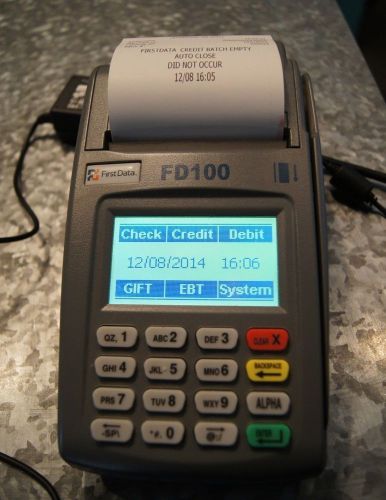 First Data FD100 Credit Card Terminal w/ extra roll of paper