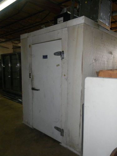 Used 6&#039;x6&#039; Walk in cooler with refrigetation equipment