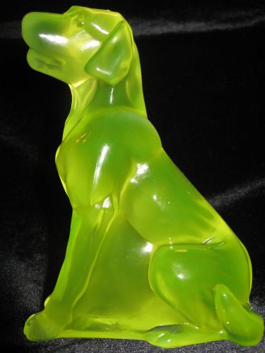 Vaseline glass Labrador Retriever paperweight uranium yellow Lab dog figurine NR