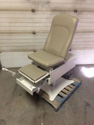 2014 UMF Medical 4040 Doctors Chair Power Exam Table Tattoo New
