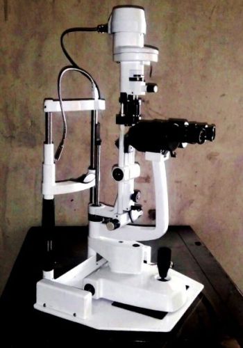 SLIT LAMP BIO MICROSCOPE WITH METAL PLATE TO INSTALL ON REFRECTION UNIT.