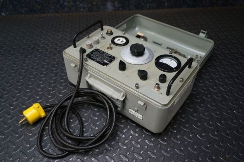 AN / URM-127 Portable Signal Generator - Vintage!