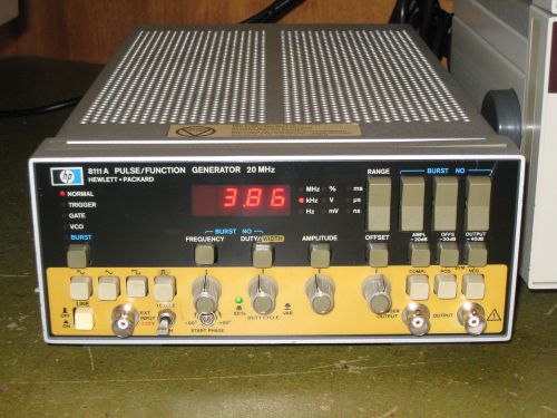 HP AGILENT 8111A 20 MHz PULSE/FUNCTION GENERATOR With OPTION 001 !!!