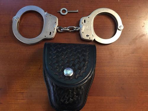 Smith &amp; Wesson M-100 Handcuffs + Bianchi #35 Cuff Case + Key