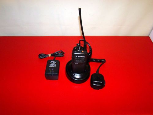 Motorola ht750 twoway radio 4ch 4w uhf 450 - 512mhz aah25sdc9aa2an mic pic parts for sale