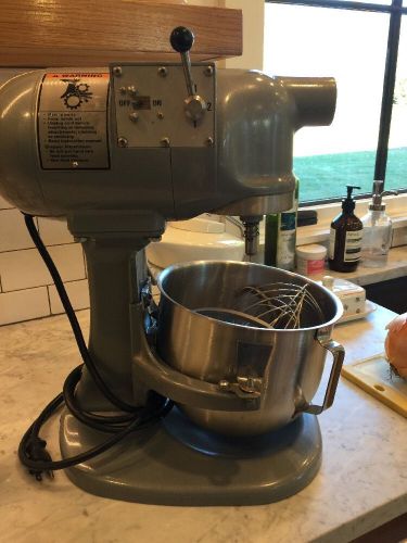 Hobart N50 Mixer w/ 3 Attachments &amp; Bowl. Runs Great!