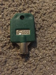 Lot Of 1 T-002 green Key  for 1-800 Vending, LYPC, SSF, V-Line, NAV (E1)