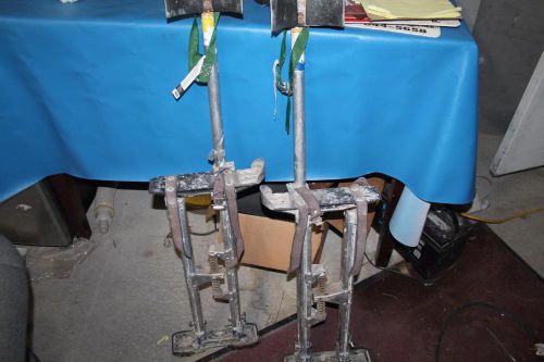 DURA STILTS 24-40&#034; ADJUSTABLE DRYWALL STILTS USED BUT IN NICE CONDITION