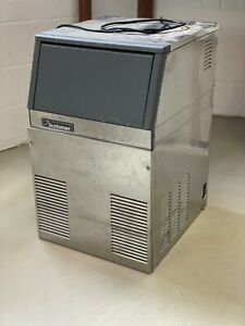 scotsman ice machine CSE60A1A, good condition, makes 55lbs ice / stores 28lbs !