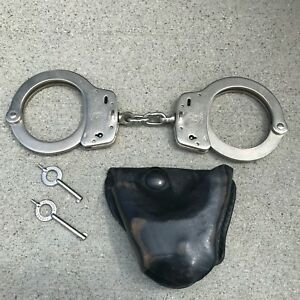 SMITH &amp; WESSON M100-1 CHAIN HANDCUFFS NICKEL PLATED WITH LEATHER CASE &amp; TWO KEYS
