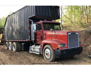 1993 Freightliner FLD Grapple Heavy Equipment Truck