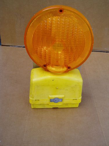 Yellow Flashing Light Road Construction Safety Caution Traffic Barrier Light