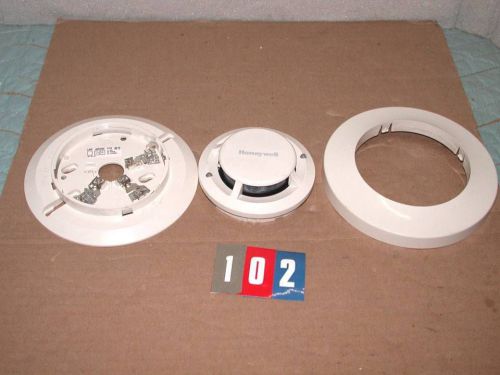 Honeywell Photoelectronic Smoke Detector TC806B1001 with base and ring Free Ship
