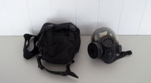 Msa advantage 1000 gas mask and carrying case size large (b) for sale