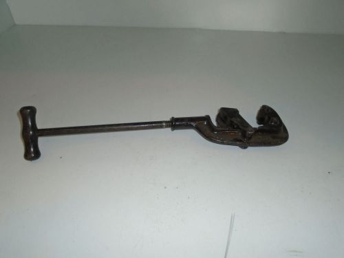 AMERICAN PIPE TOOL CO CHICAGO NUMBER 2 STEEL SINGLE BLADE PIPE CUTTER USED