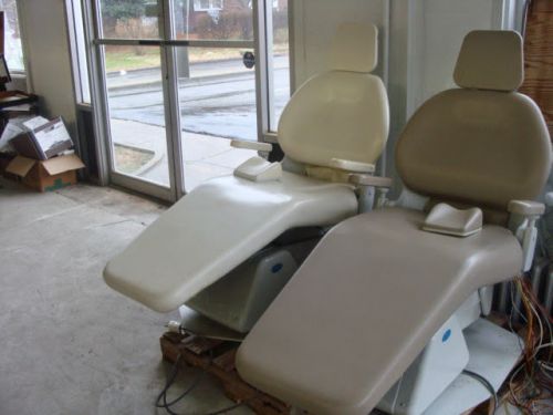 Set of 2 Knight Equipment Alliance Dental Ensemble Chairs Light Units And More