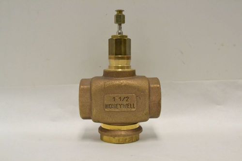 Honeywell v5011n2089 2way brass plug linear flow 1-1/2 in globe valve b276495 for sale