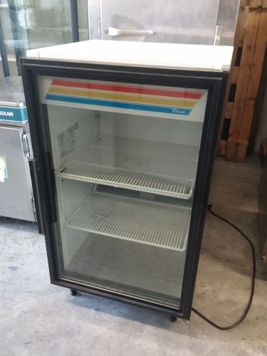 White true gdm-07  countertop refrigerated merchandiser, glass door - 7 cu. ft. for sale
