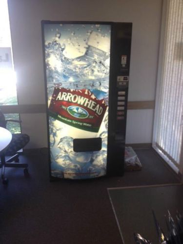 Dixie Narco 522E/ 6 Slot Vending Machine