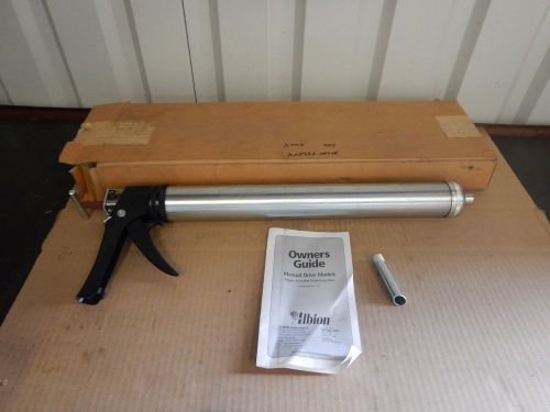 NEW Albion Manual Drive Trigger Actuated Dispensing Gun 1 Quart Capacity NEW