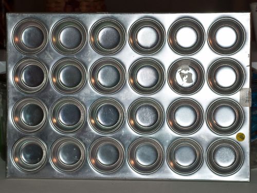 Royal Commercial 24 ct. Muffin Pan /Also fits standard household oven