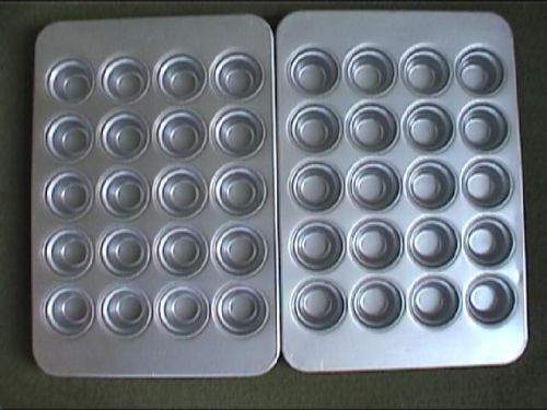 Pair chicago metallic 44555 glazed aluminum steel large-crown 20 cup muffin pans for sale