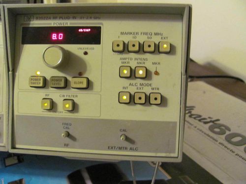 HP AGILENT 83522A FREQUENCY SOURCE GENERATOR 0.1-2.4 GHZ OPT004