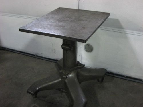 Midwest Tool &amp; Engineering Company Hydraulic Elevating Table 2000lb cap 24&#034;x30&#034;