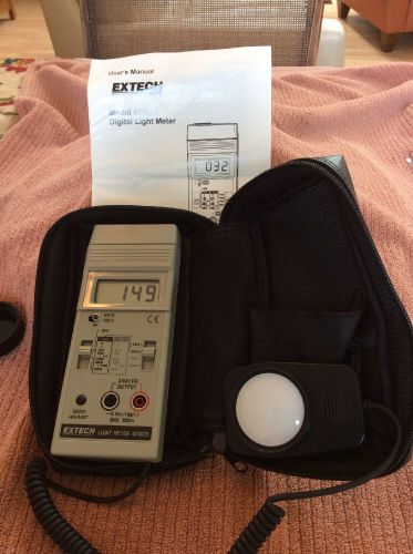 Extech Light Meter401025 with Paperwork instructions and data and  Case