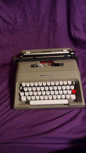VTG Olivetti Lettera 35l portable typewriter