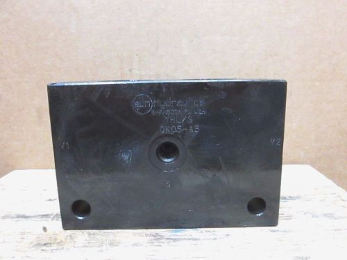 Sun hydraulics yhl/s two cavity cross pilot body w/shuttle ductile iron t-2a sae for sale