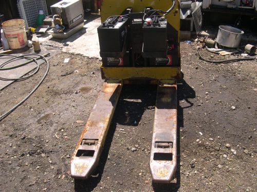 yale 4000 lb electric pallet jack well maintained
